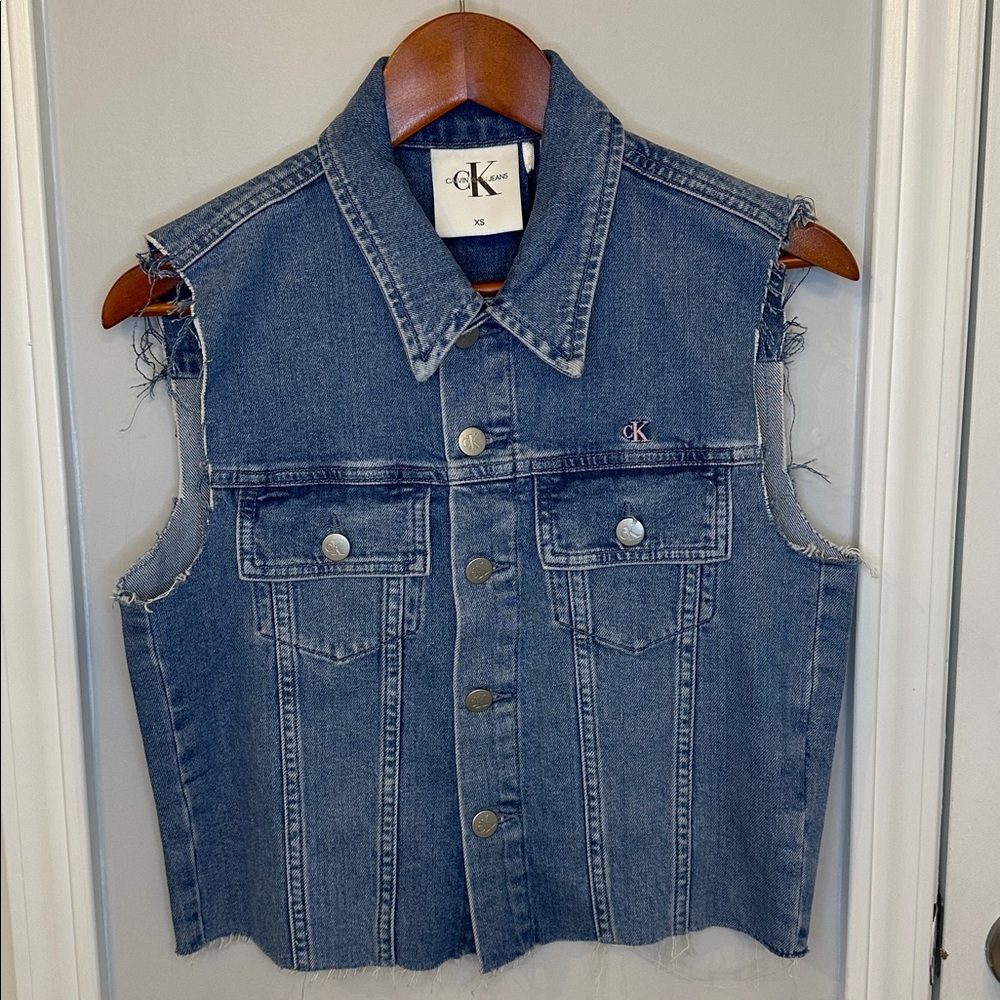 🪁NWT🪁Calvin Klein Oversize Distressed Blue Denim Vest With Raw Hems